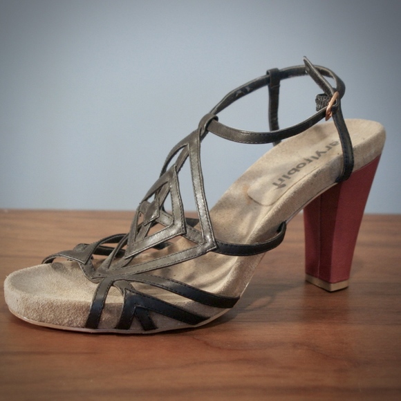 FARYLROBIN T-strap geometric strappy sandals - Picture 4 of 4